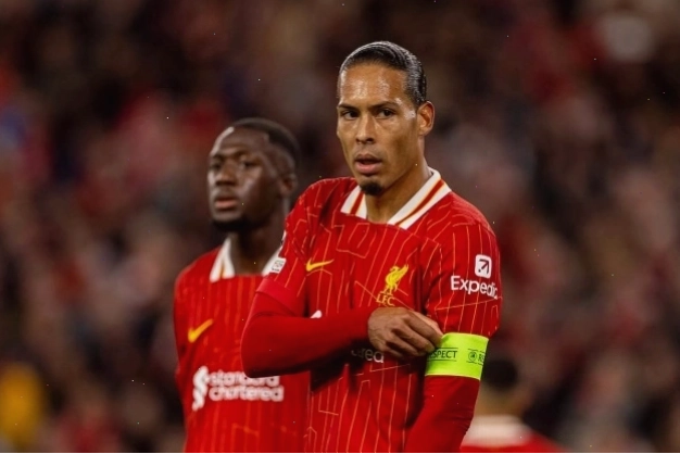 Van Dijk gắn b&oacute; l&acirc;u d&agrave;i với Liverpool
