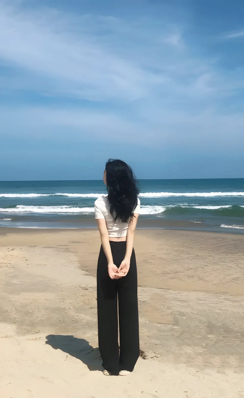 Ảnh cô gái buồn quay lưng trắng đen: Nét đẹp u buồn đầy ám ảnh
