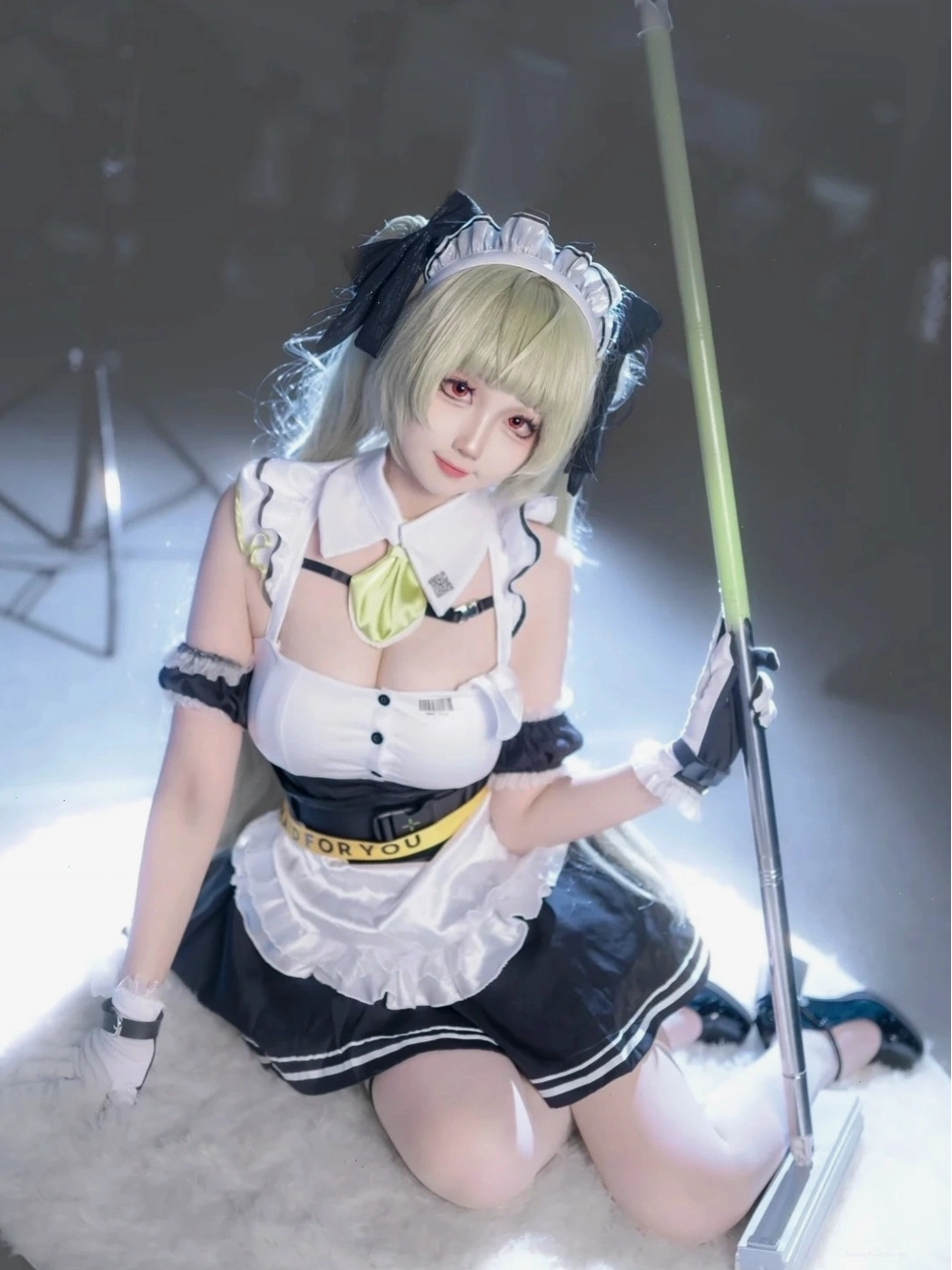 Ảnh gái xinh cosplay nhân vật hầu gái