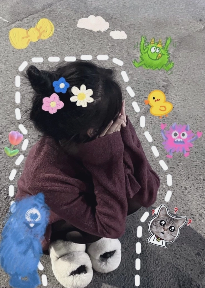 Ảnh gái xinh cute che mặt với ánh sáng mềm mại