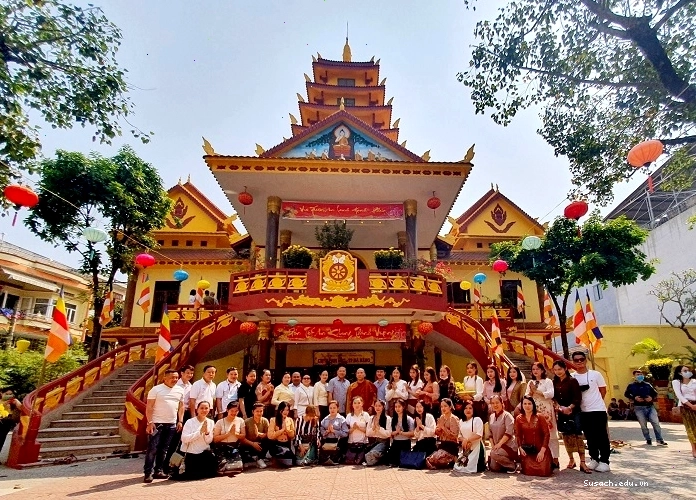 Bảng thông tin giới thiệu về lịch sử Thành Điện Hải