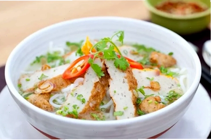 Bánh căn Nha Trang đặc sản hấp dẫn du khách sau khi tham quan di tích