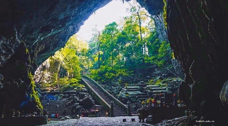 Bên trong Động Hương Tích kỳ ảo