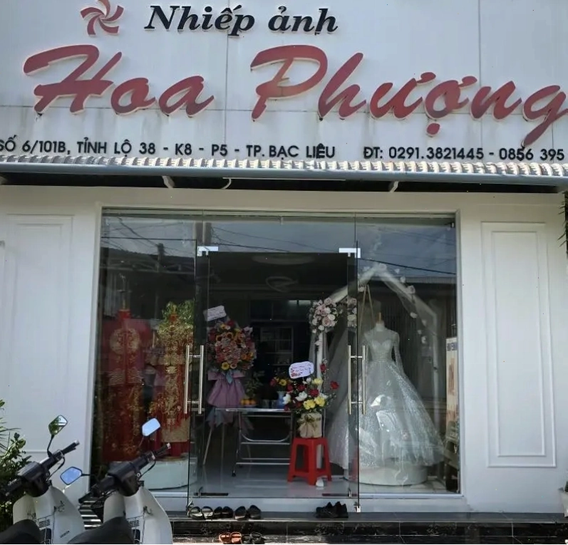 Cận cảnh giọt nước mắt lăn dài trên má cô gái