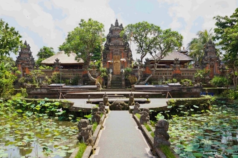 Cảnh đẹp tại Pura Taman Saraswati, một địa điểm văn hóa nổi tiếng của Indonesia