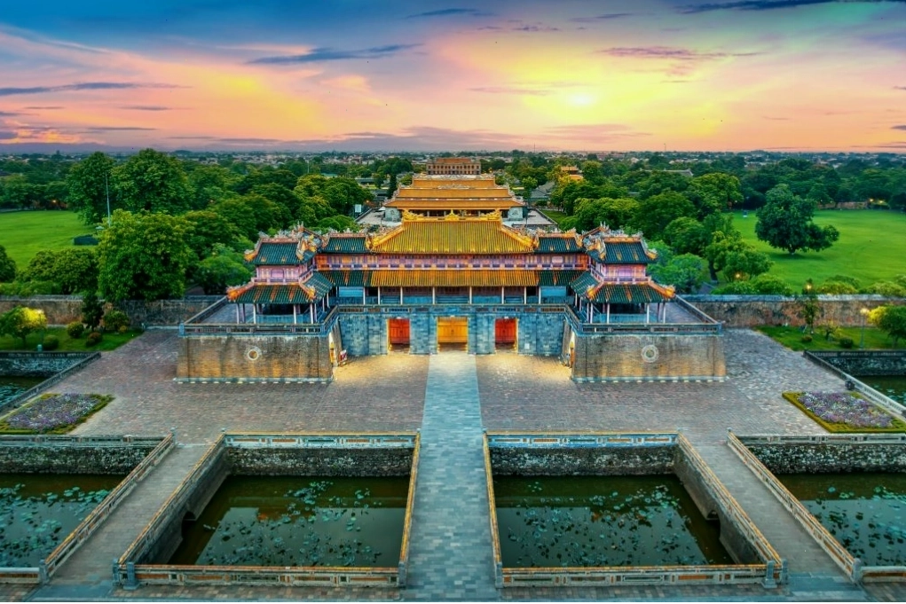 Cảnh quan Di tích lịch sử Cố đô Huế với sông Hương thơ mộng