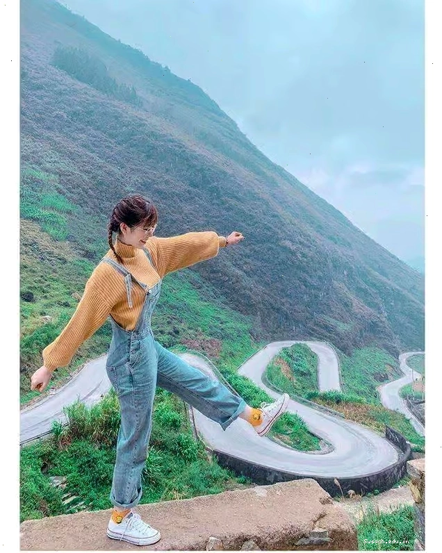 Cảnh quan hùng vĩ nhìn từ Đèo Mã Pí Lèng