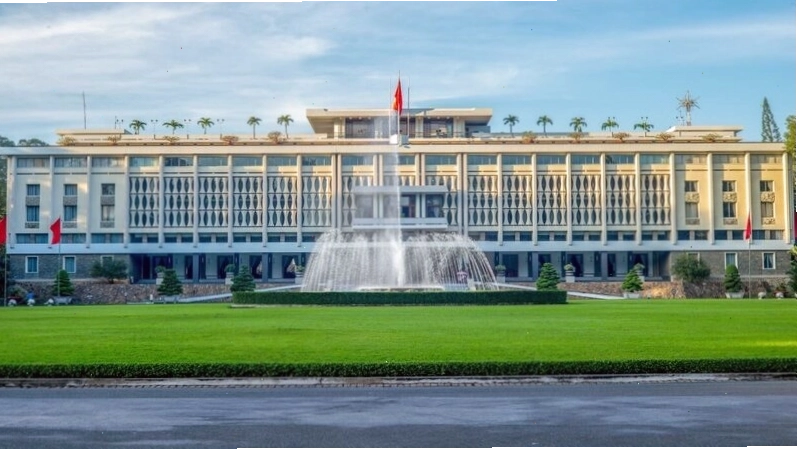 Cảnh quan thiên nhiên hùng vĩ tại một di tích lịch sử