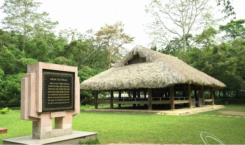 Cảnh quan thiên nhiên tươi đẹp bao quanh khu di tích lịch sử