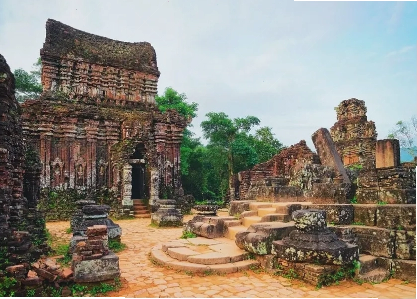 Chi tiết hoa văn trên tường tháp Mỹ Sơn