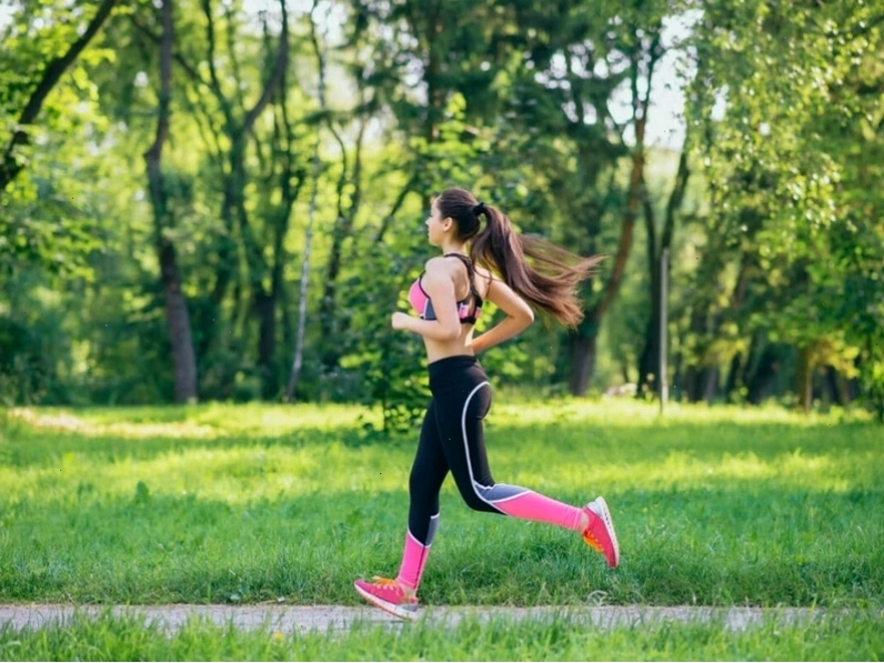 Chuẩn bị trang phục và giày dép phù hợp cho buổi đi bộ