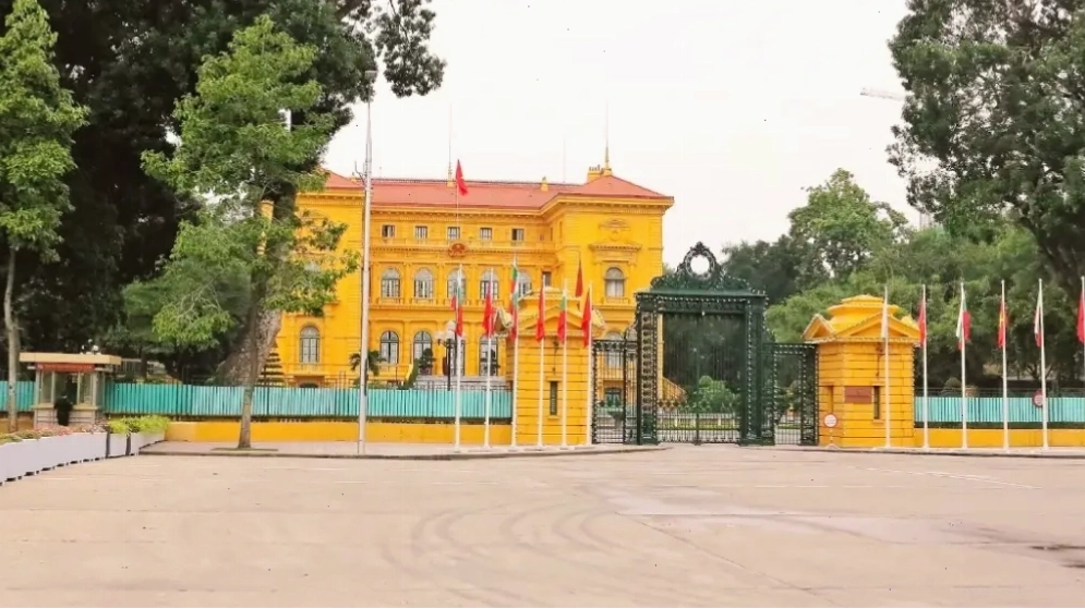Con đường dẫn vào Phủ Chủ Tịch