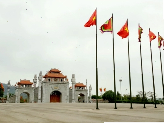 Cổng vào Khu di tích Lịch sử Đền Hùng