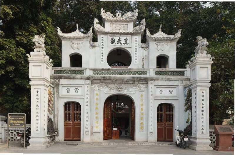 Đền Bạch Mã, một trong Thăng Long Tứ Trấn