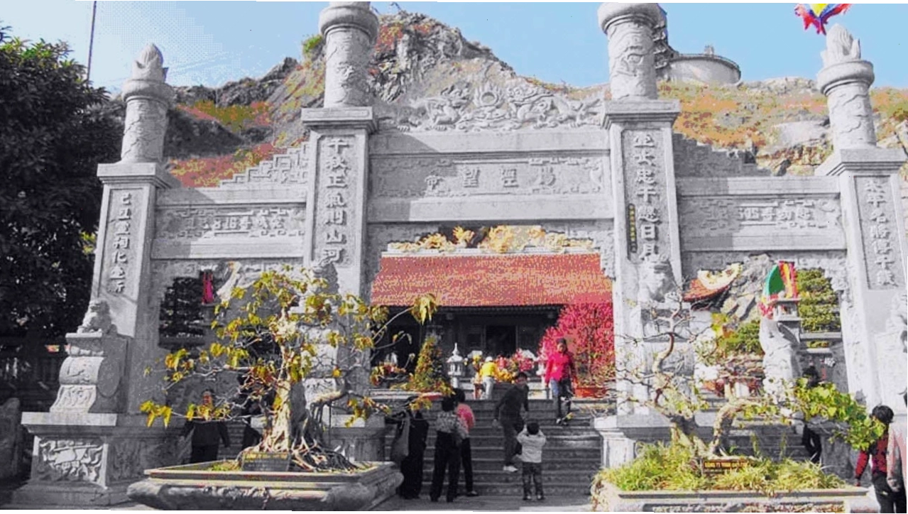 Đền thờ các Vua Trần tại Khu di tích Bạch Đằng Giang