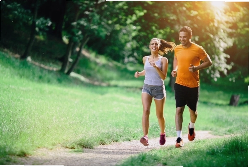 Đi bộ 1 tiếng rưỡi hoặc 1 tiếng 30 phút tiêu hao lượng calo đáng kể