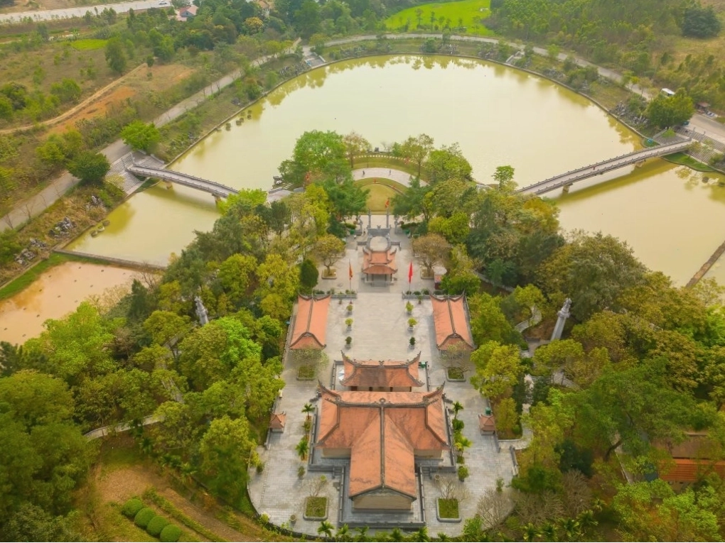 Di tích lịch sử Đền Hùng nhìn từ trên cao