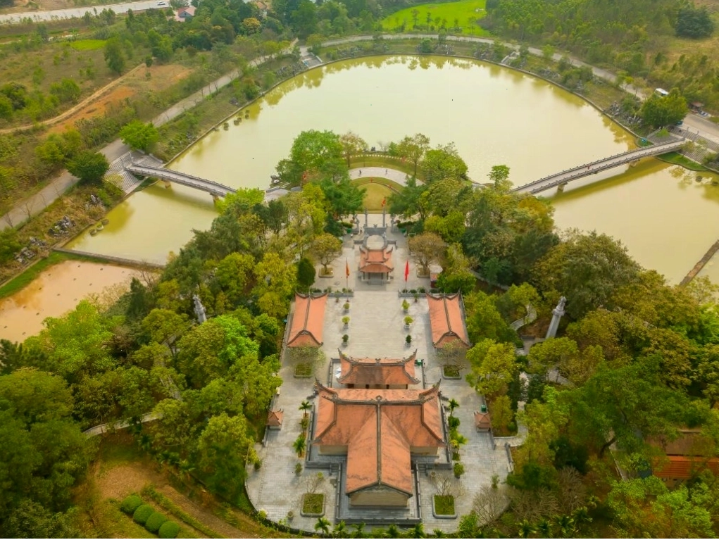 Di tích lịch sử Đền Hùng nhìn từ trên cao
