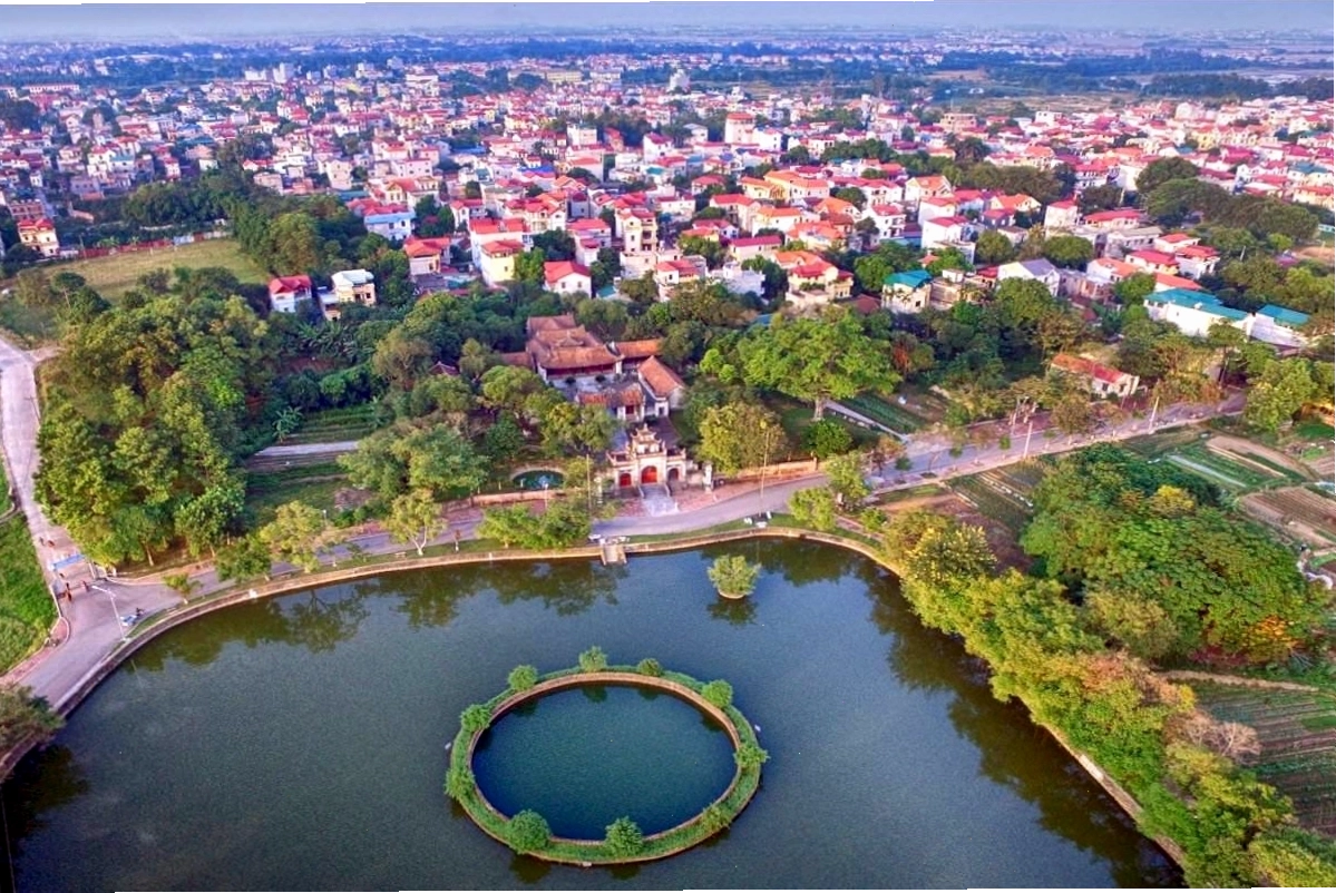Du khách tham quan tại Thành Cổ Loa
