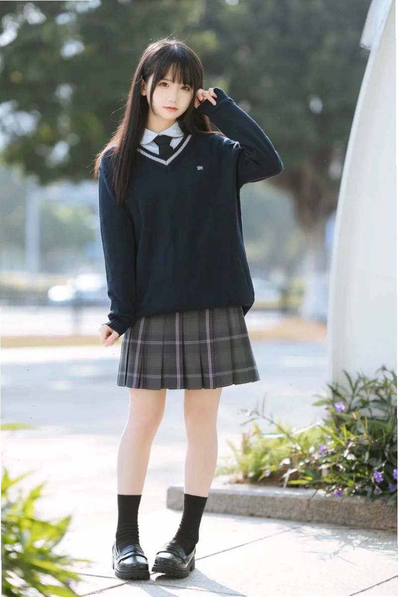 Gái xinh Nhật Bản theo đuổi phong cách kawaii dễ thương với trang phục màu sắc tươi sáng