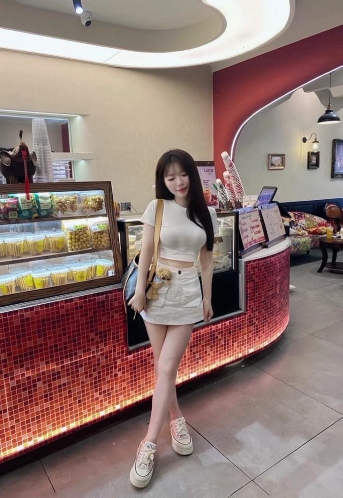 Gái xinh nhất Việt Nam theo đuổi phong cách hiện đại và sành điệu