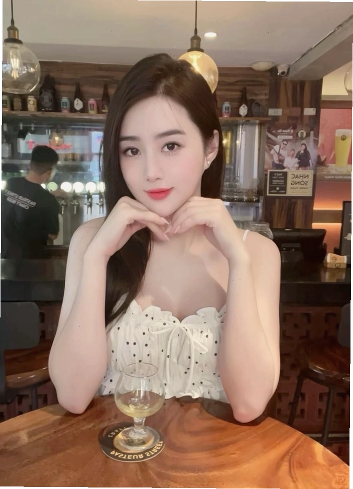 Gái xinh Việt Nam bikini tạo dáng phong cách biển đầy cuốn hút