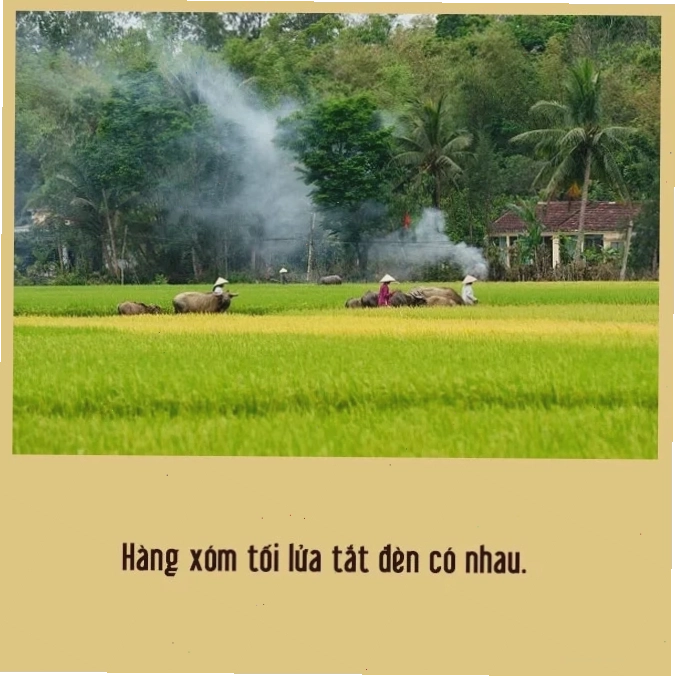 Hàng xóm đến chia buồn và giúp đỡ gia đình khó khăn