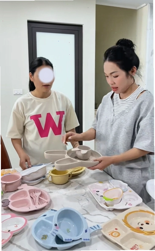 Hình ảnh minh họa cho meme 'phú bà meme' với phong thái sang chảnh