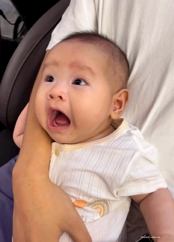 Hình meme hoảng hốt thể hiện sự ngạc nhiên tột độ