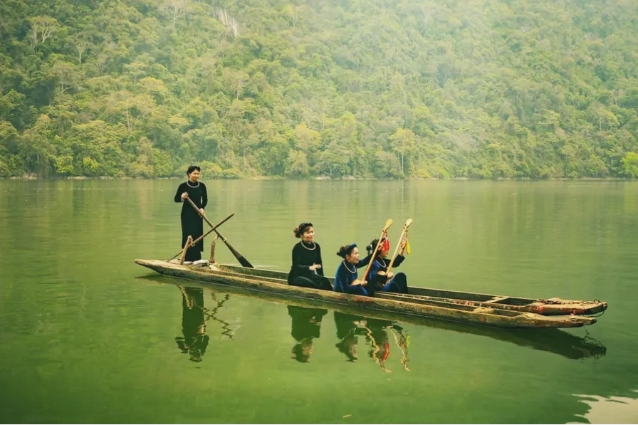 Hồ Ba Bể Bắc Kạn nhìn từ trên cao