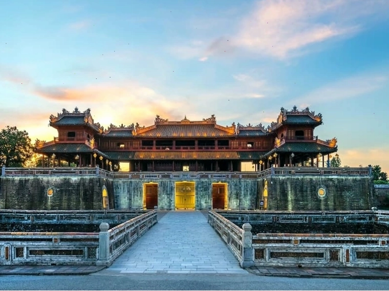 Hoàng thành Thăng Long, một di tích lịch sử Việt Nam tiêu biểu