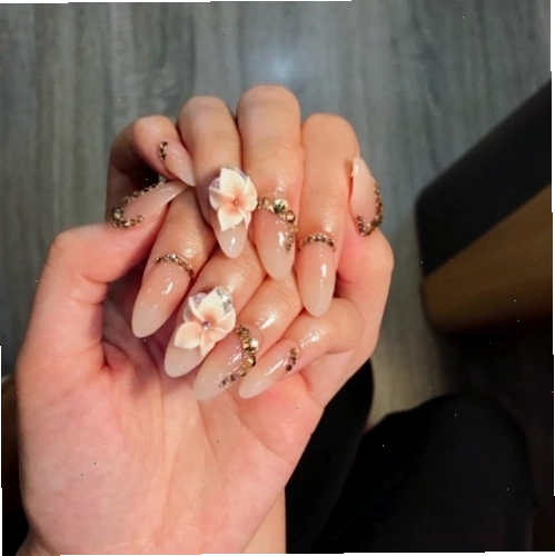 Khóa học vẽ hoa bướm fantasy trên móng tay