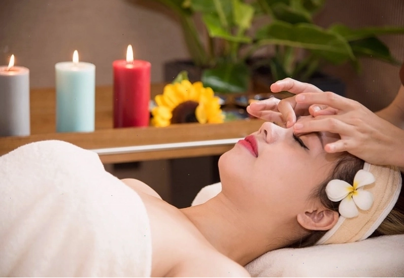 Không gian sang trọng tại một spa trị mụn uy tín