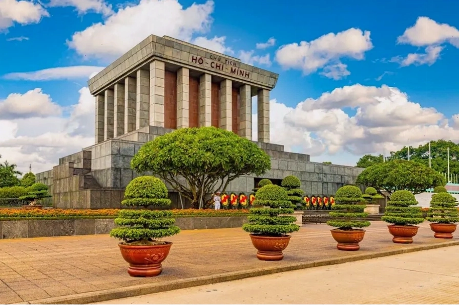 Lăng Chủ tịch Hồ Chí Minh - di tích lịch sử ở Hà Nội trang nghiêm và uy nghiêm