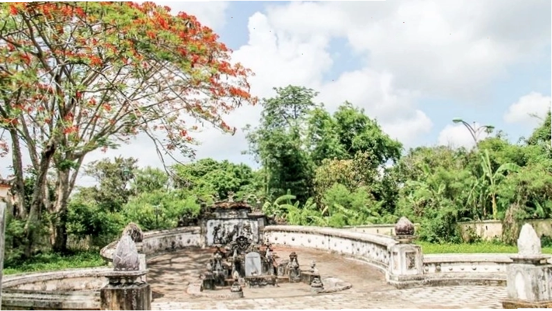 Lăng Hoàng Gia với kiến trúc cổ kính