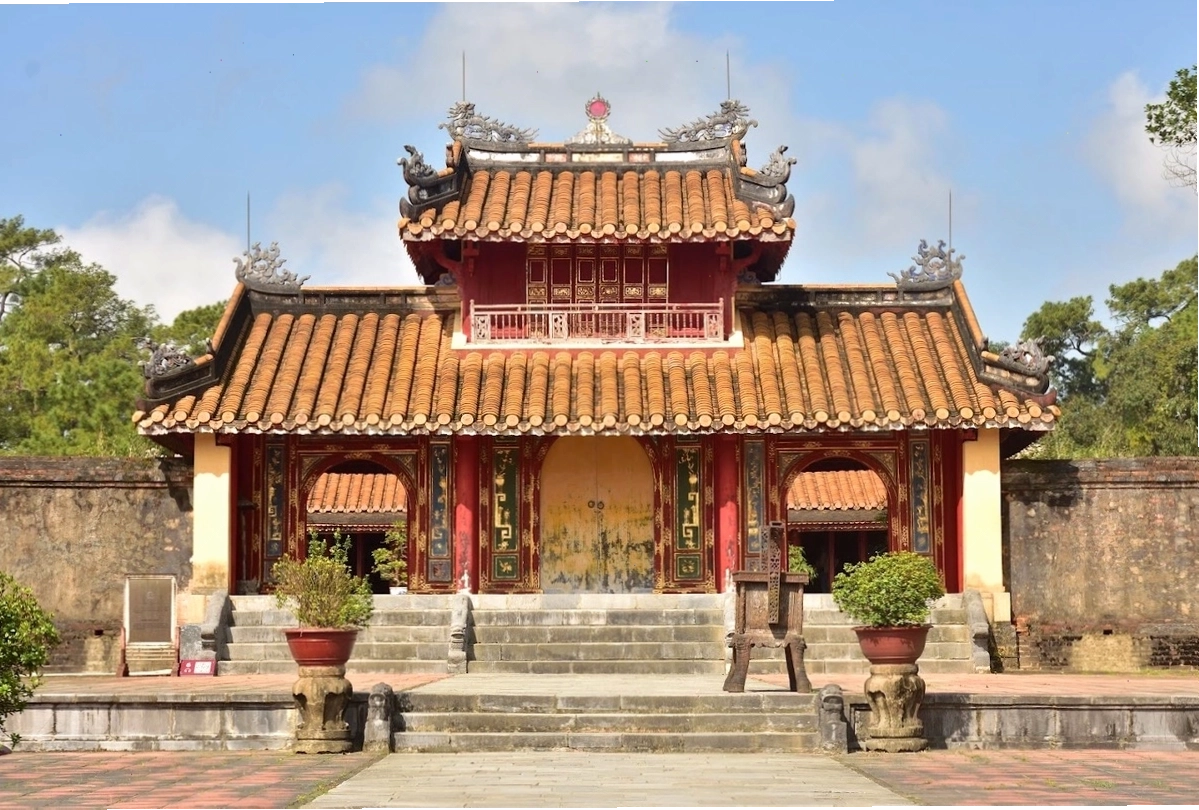 Lăng Minh Mạng với kiến trúc cân đối và hài hòa