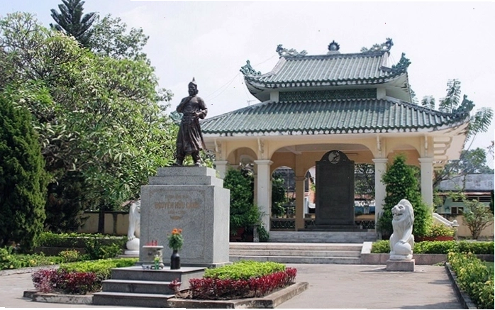 Lăng mộ Lễ Thành hầu Nguyễn Hữu Cảnh cổ kính