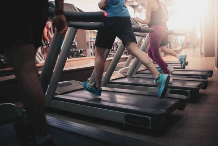Máy chạy bộ là một trong những công cụ giúp tính toán lượng calo tiêu thụ trong 1 tiếng chính xác