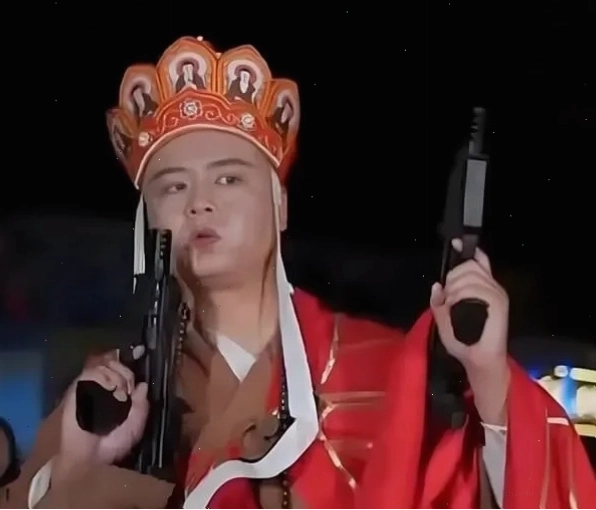 Meme chế Đường Tăng cầm súng hài hước