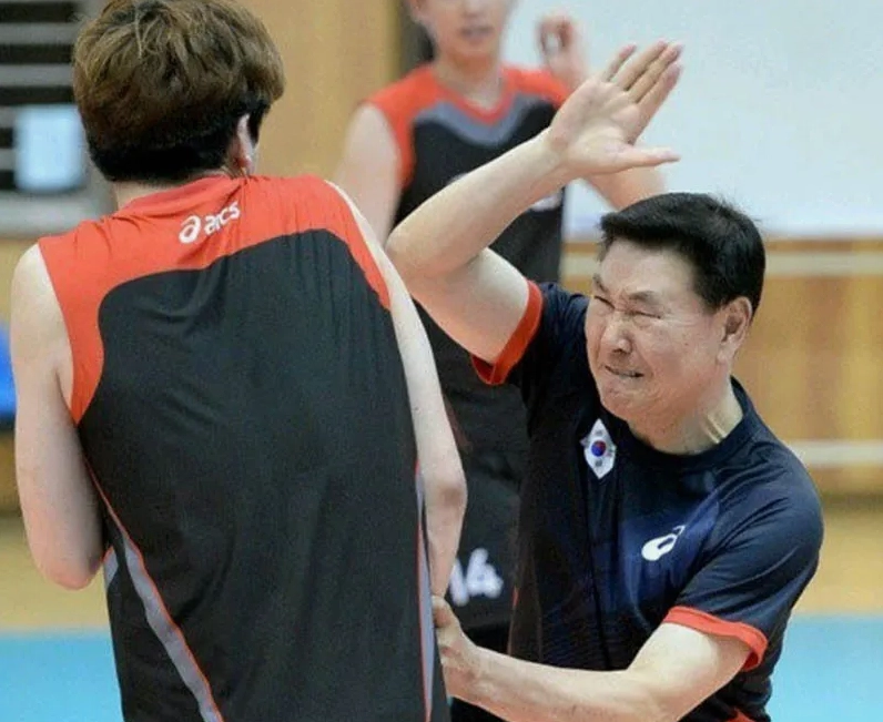 Meme chó cầm gậy: Khi boss biến hình thành chiến binh hài hước 2026