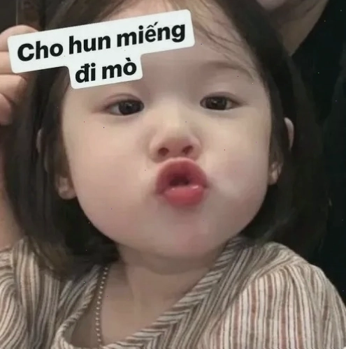 Meme em bé đáng yêu tương tự meme hamster