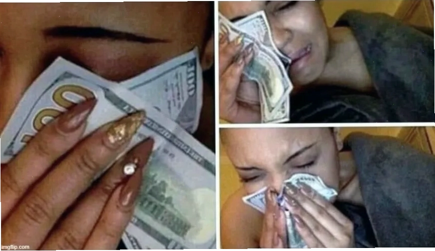 Meme lấy tiền lau nước mắt sang chảnh