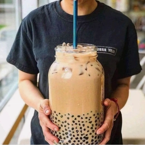 Meme uống trà sữa với tình huống hài hước