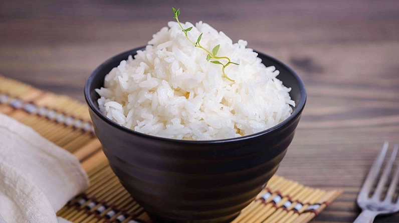 Một bát cơm trắng bao nhiêu calo và cách ăn không béo