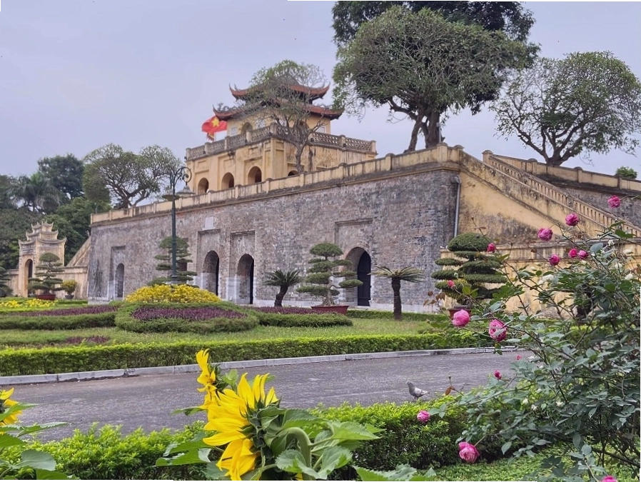Một góc yên bình tại Khu di tích Trung tâm Hoàng Thành Thăng Long