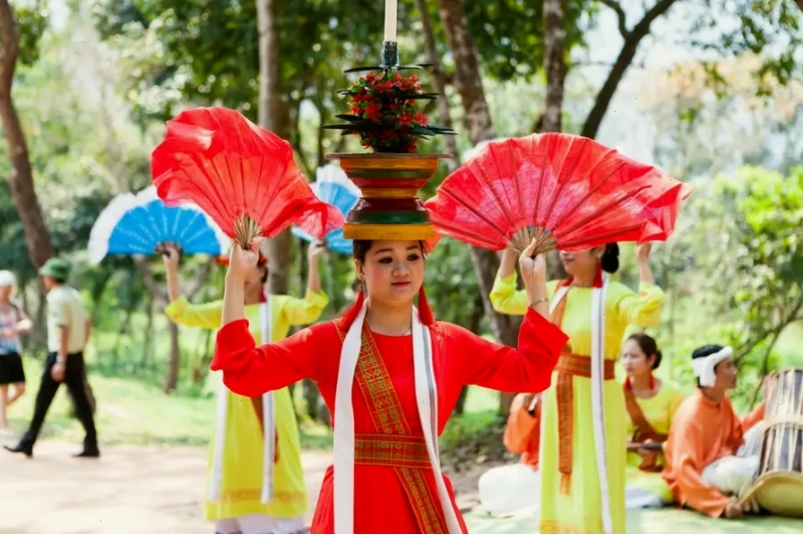Nghệ sĩ biểu diễn điệu múa Chăm tại Thánh địa Mỹ Sơn