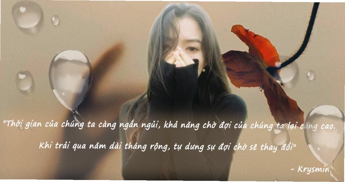 Người phụ nữ đang xem xét lịch trình trên máy tính