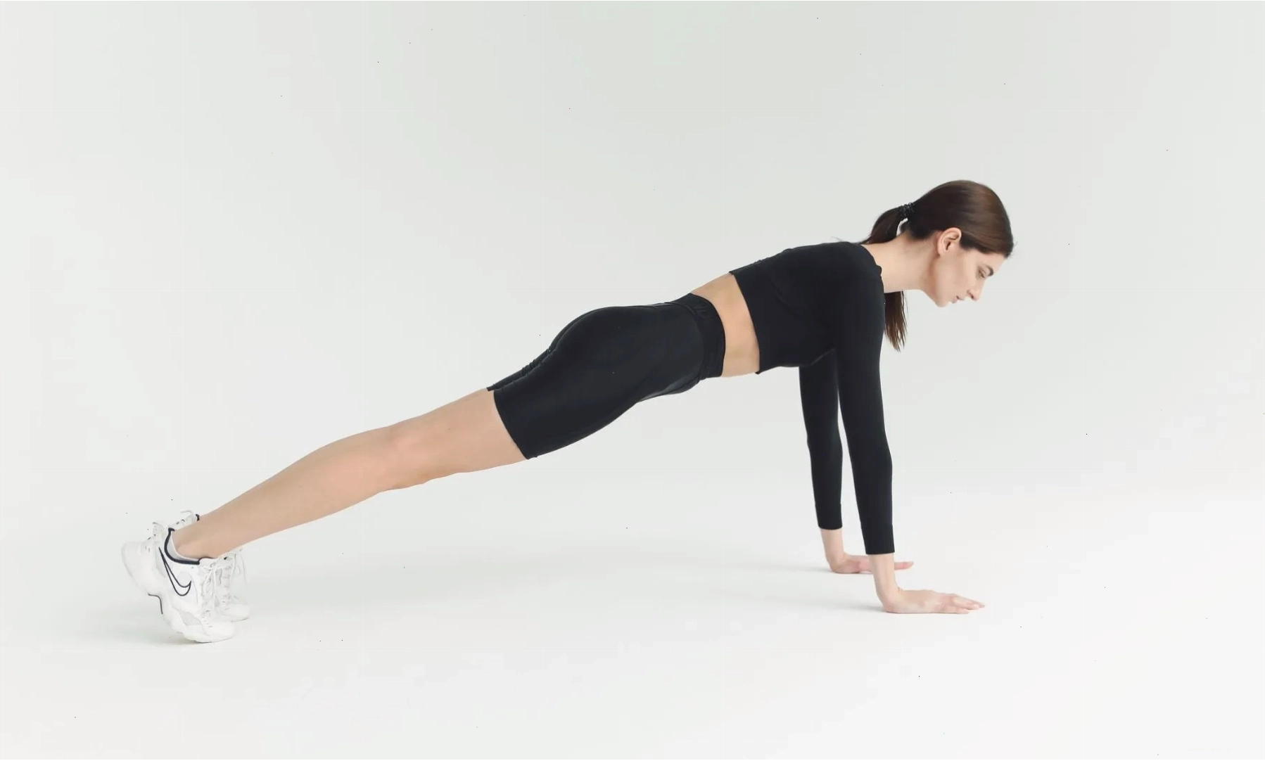 Người thực hiện bài tập plank đúng kỹ thuật