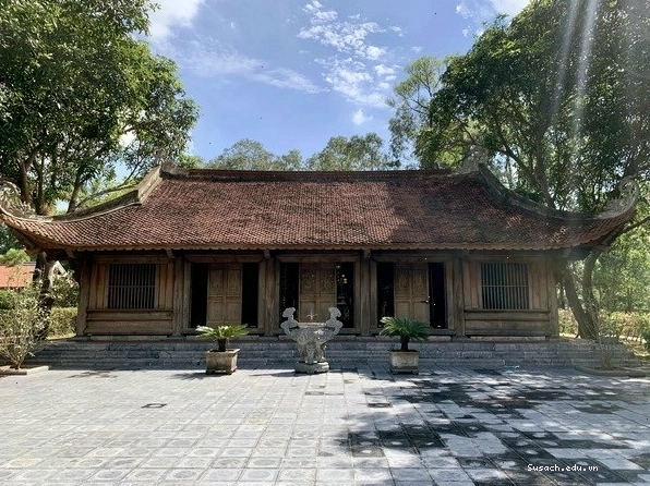 Nhà thờ Nguyễn Du tại Khu Di tích Quốc gia đặc biệt