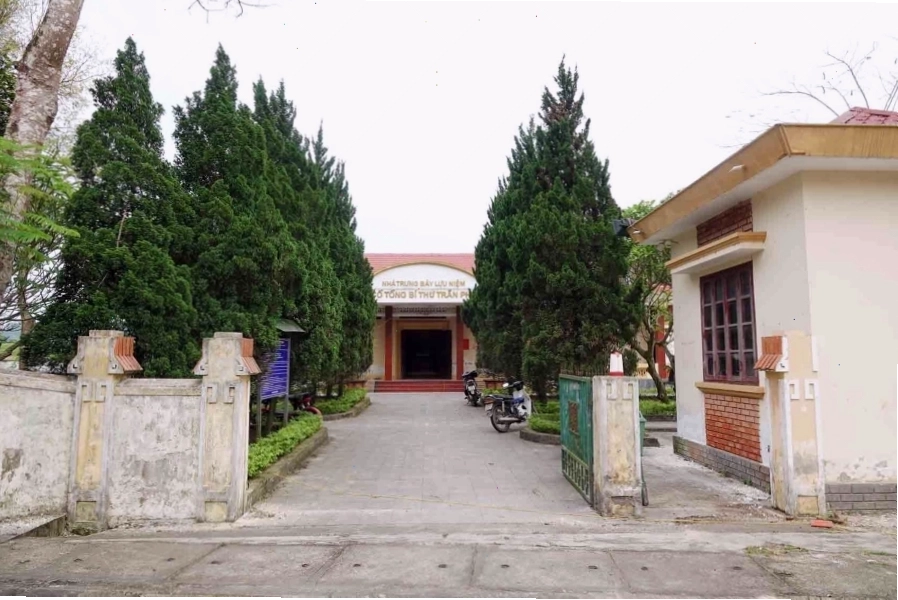 Nhà trưng bày lưu niệm tại Khu di tích Trần Phú trưng bày nhiều hiện vật lịch sử